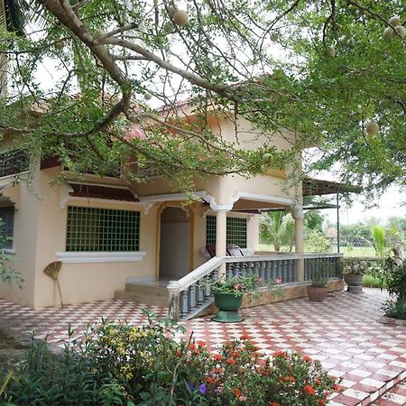 Meas Family Homestay Angk Ta Saom Exterior foto