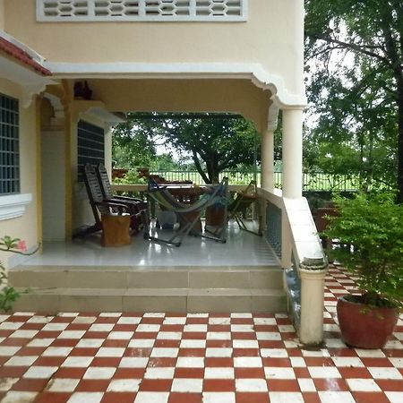 Meas Family Homestay Angk Ta Saom Exterior foto